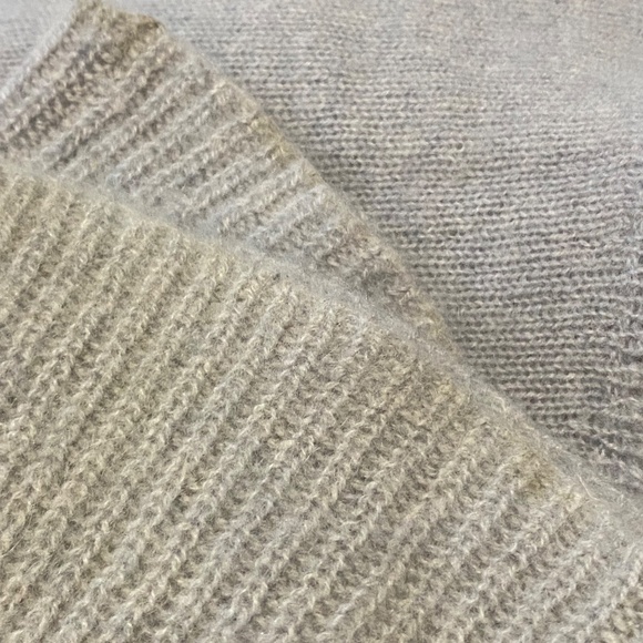 Cashmere sweater. Lord & Taylor. - Picture 13 of 16